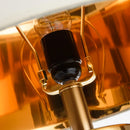 Minimalistische Schreibtischlampe aus marmoriertem Stoff für ein elegantes Interieur