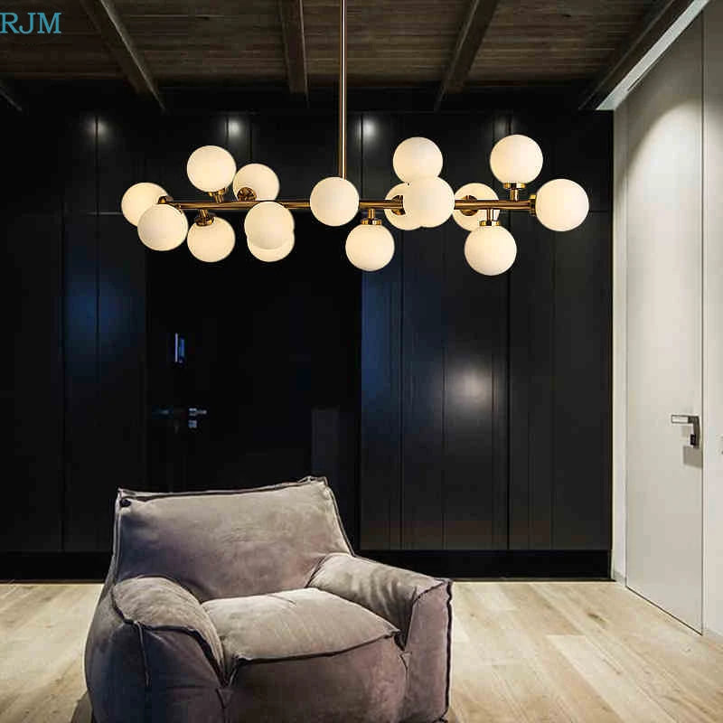 lustre design en métal doré et lampes en boules