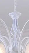 Kronleuchter mit Glas-Lampenschirm und Metallgehäuse