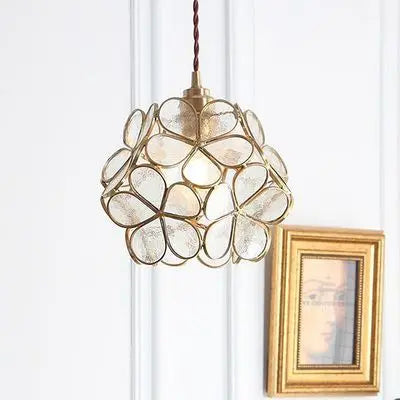 Nordische Pendelleuchte aus Glas mit Kupferdetails
