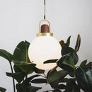 Nordische Pendelleuchte aus Glas im minimalistischen Design für moderne Innenräume
