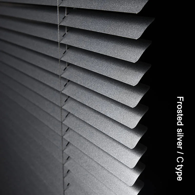 Store venitien aluminium sur mesure occultant sans percage