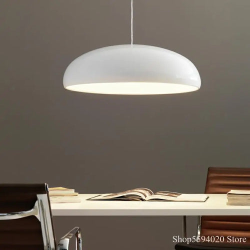 Moderne LED-Pendelleuchte für elegante Wohnraumgestaltung