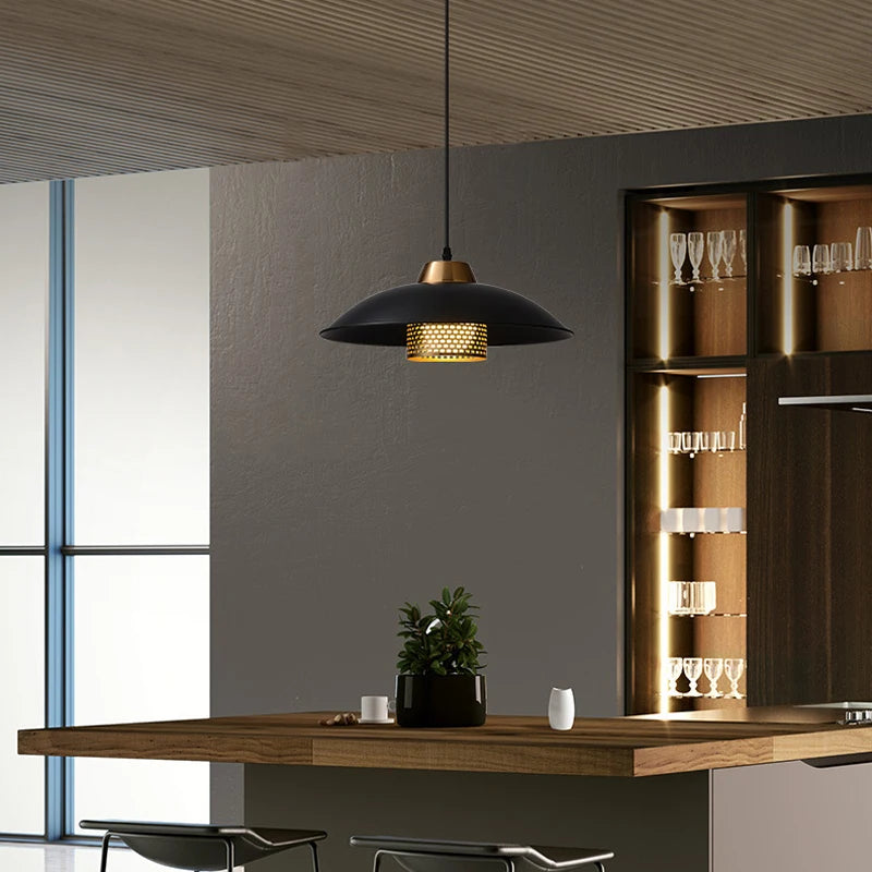 Moderne Pendelleuchte aus Metall für ein elegantes Interieur - vue 3 sur 7