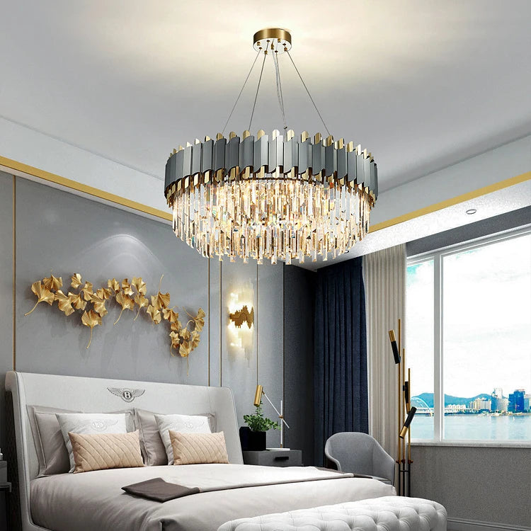 Eleganter und moderner Art-Déco-Kronleuchter aus Edelstahl und Kristall - vue 2 sur 15