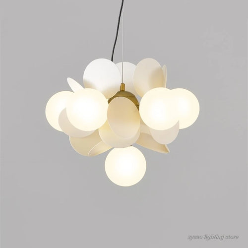 LED-Pendelleuchte im nordischen Design mit dekorativen Blumen aus Acryl - vue 3 sur 24