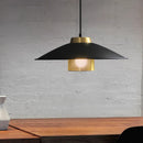 Moderne Pendelleuchte aus Metall für ein elegantes Interieur