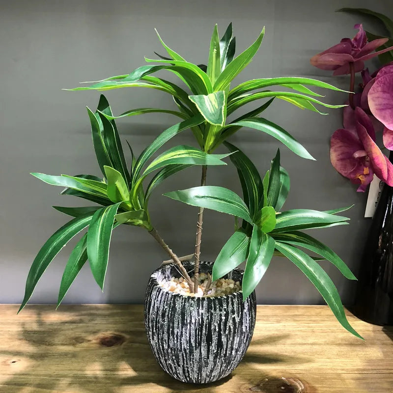 palmier artificiel à trois têtes en pot pour décoration intérieure