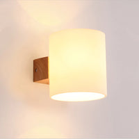 Japanische LED-Wandleuchte im nordischen Holzdesign