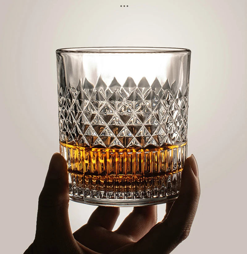 Verres whisky old fashioned relief élégants pour cocktails - vue 4 sur 7