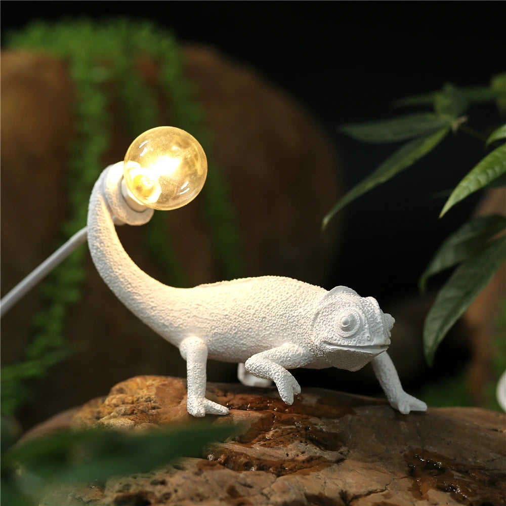 lampe de table led mignon lézard nordique en résine - vue 2 sur 11