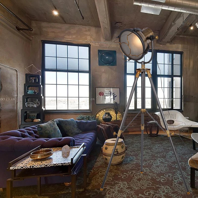 Retro-industrielle Stehleuchte für Café, Büro und Bar - vue 3 sur 6