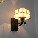 Elegante und moderne Tiffany-Wandleuchte aus Glas