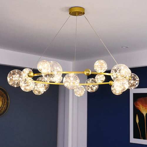 Luxuriöser moderner Kronleuchter mit LED-Ringen und Glaskugeln - vue 2 sur 10