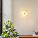 Romantische Glaswandleuchte mit warmweißem Licht für stimmungsvolle Innenbeleuchtung