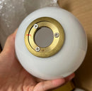 Moderne und schlichte Wandleuchte aus Glas