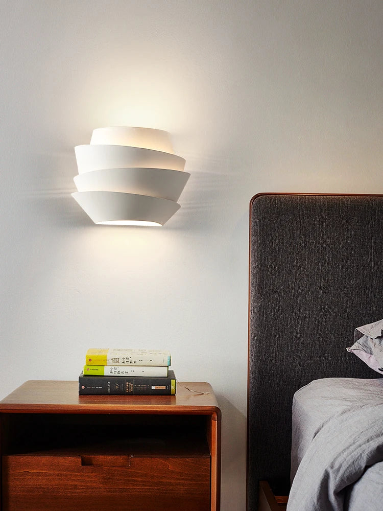 Applique murale LED en forme de pomme de pin en métal blanc - vue 3 sur 7