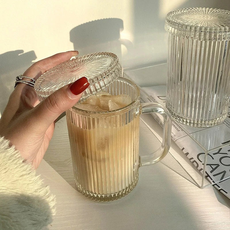 Tasse verre minimaliste avec couvercle et anse - vue 4 sur 7