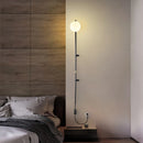 Moderne Wandleuchte aus Glas für minimalistisch-nordisches Interieur
