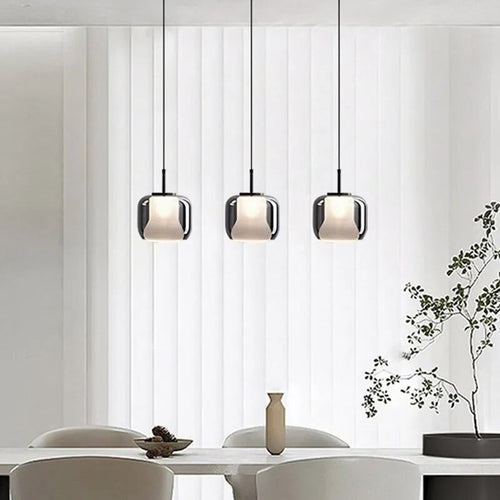 Moderne LED-Pendelleuchte aus rauchgrauem Glas mit drei Köpfen - vue 3 sur 11