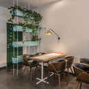 Nordische Wandleuchte im Industrie-Design mit schwenkbarem Arm