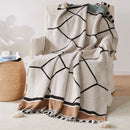 plaid tricoté bohème motifs géométriques avec pompons doux