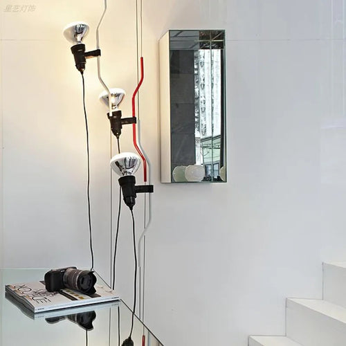 Verstellbare Stehleuchte aus Metall im Art-déco-Stil für modernes Interieur - vue 3 sur 15