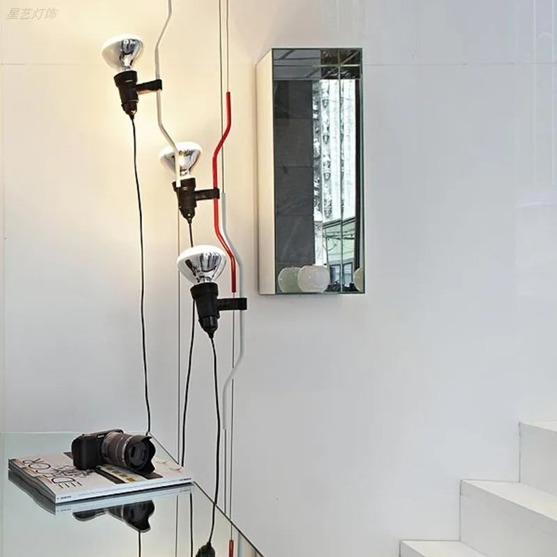 Verstellbare Stehleuchte aus Metall im Art-déco-Stil für modernes Interieur - vue 3 sur 15