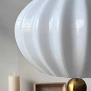 Moderne Pendelleuchte mit höhenverstellbarem Kabel aus Metall