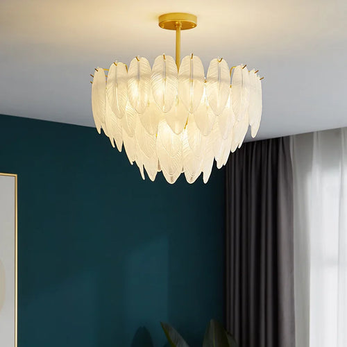 Romantische Pendelleuchte aus Glas und Federn im modernen minimalistischen Design - vue 5 sur 9