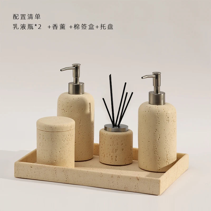 bouteille de désinfectant et accessoires de salle de bain luxe - vue 15 sur 19