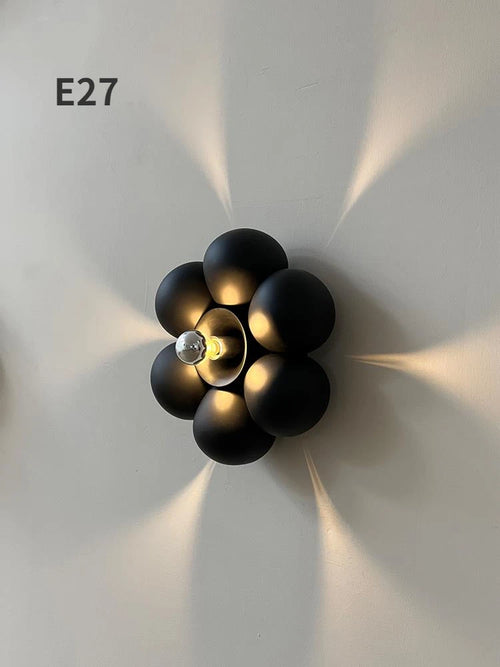 Minimalistische Wandleuchte in Blumenform für ein sanftes Ambiente - vue 4 sur 8