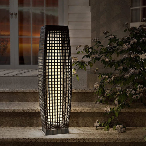 Dekorative Solar-Außenleuchte aus Rattan und Weide