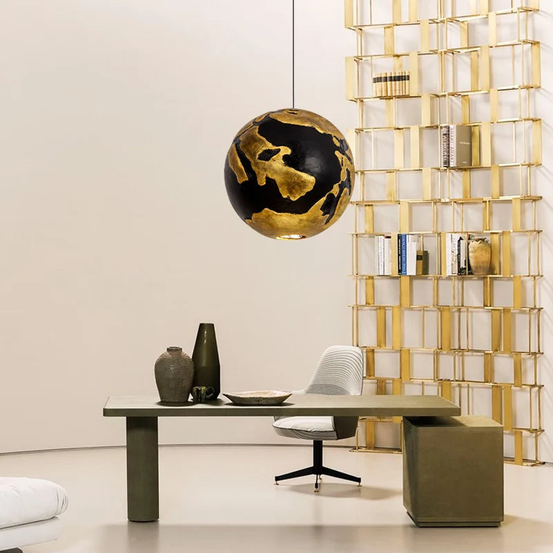Suspension LED boule noire et dorée - vue 7 sur 7