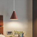 Moderne LED-Pendelleuchte aus massivem Nussbaumholz