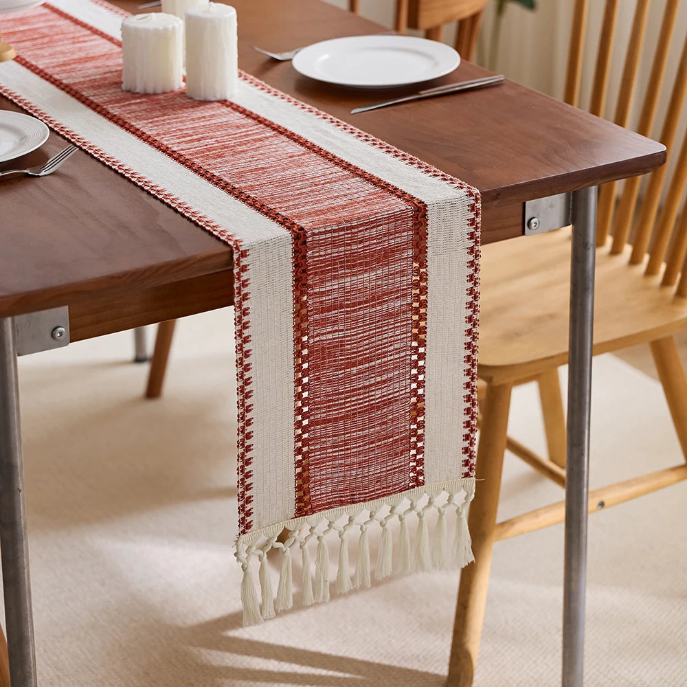 Chemin de table rayé bohème nordique pompons beige