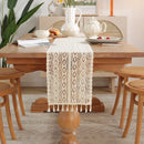 Chemin de table dentelle crochetée beige vintage pompons