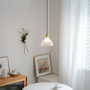 Dekorative Vintage-Pendelleuchte aus Glas und Messing im nordischen Stil