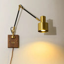 Wandleuchte mit schwenkbarem Arm aus Messing und Massivholz