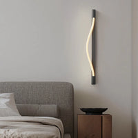 Moderne minimalistische Wandleuchte aus Edelstahl mit elegantem Design