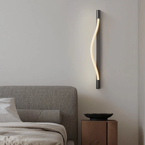 Moderne minimalistische Wandleuchte aus Edelstahl mit elegantem Design
