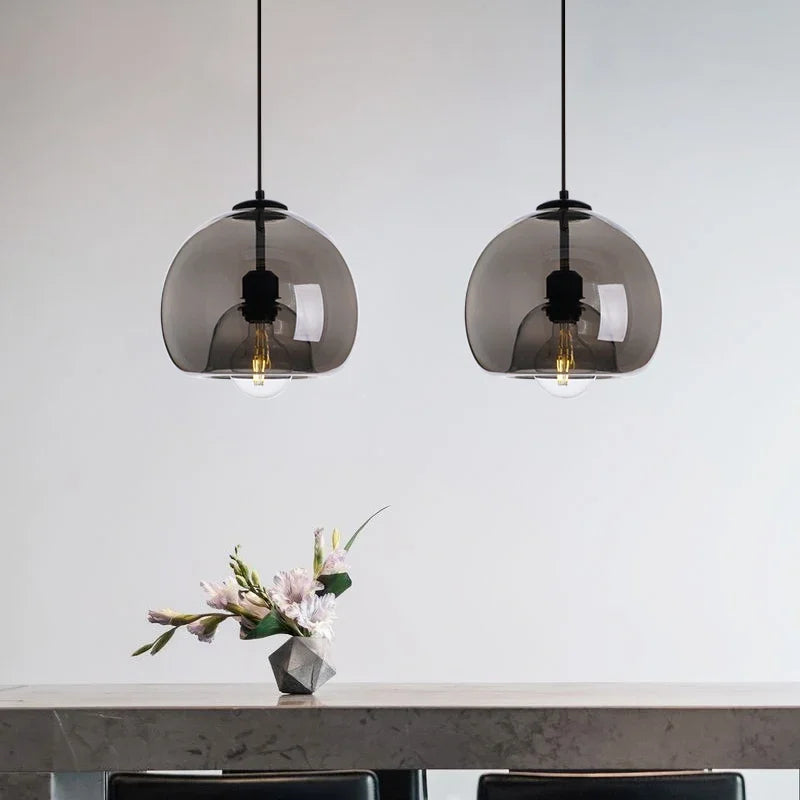 Suspension design boule nordique en verre fumé - vue 3 sur 8