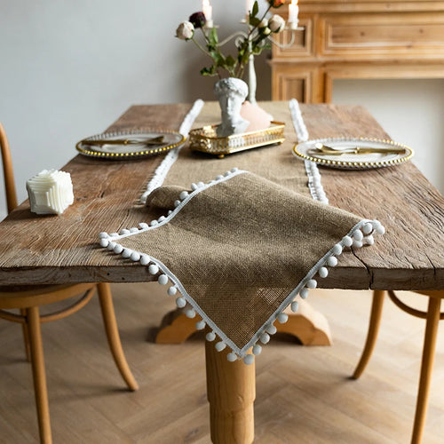 Chemin de table style champetre beige avec pompons - vue 7 sur 7