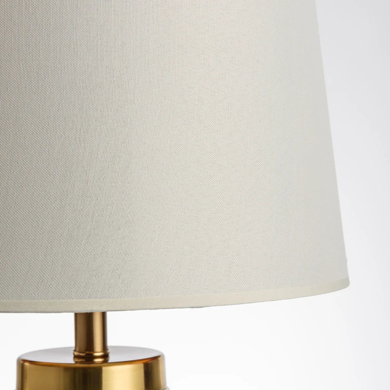 Minimalistische Schreibtischlampe aus marmoriertem Stoff für ein elegantes Interieur - vue 5 sur 6