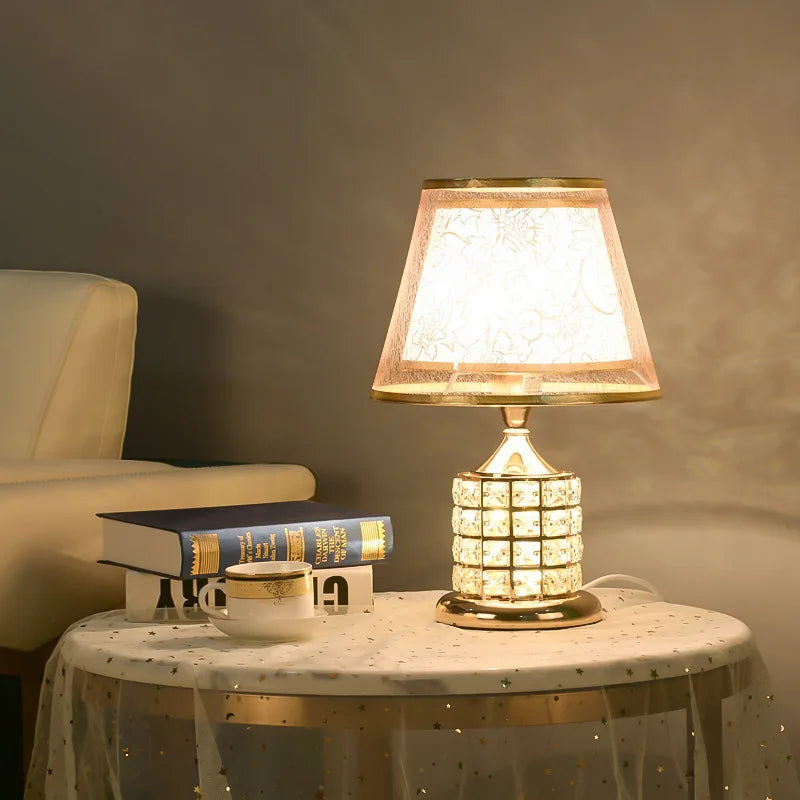 European Rubik's Cube Crystal Lamp Bedroom Bedside Household Simple, Modern, Warm, Romantic Inn Bedside Table Lamp - vue 2 sur 10