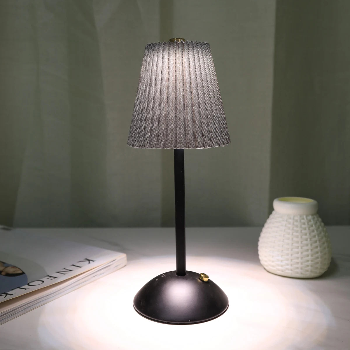 LED Nordic pleated desk lamp charging touch adjustable night light, bedroom sleep light, bar coffee shop decorative light - vue 6 sur 9