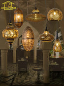 Vintage Pendelleuchte im saudi-arabischen Stil mit dekorativer, filigraner Gestaltung