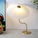 Retro-Tischlampe in dekorativer Schirmform, schwenkbar