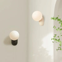 Minimalistische Wandleuchte in Creme mit dekorativen LED-Lichtern