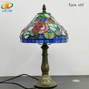 Nachttischlampe im Tiffany-Stil mit roten emaillierten Blumen, antik